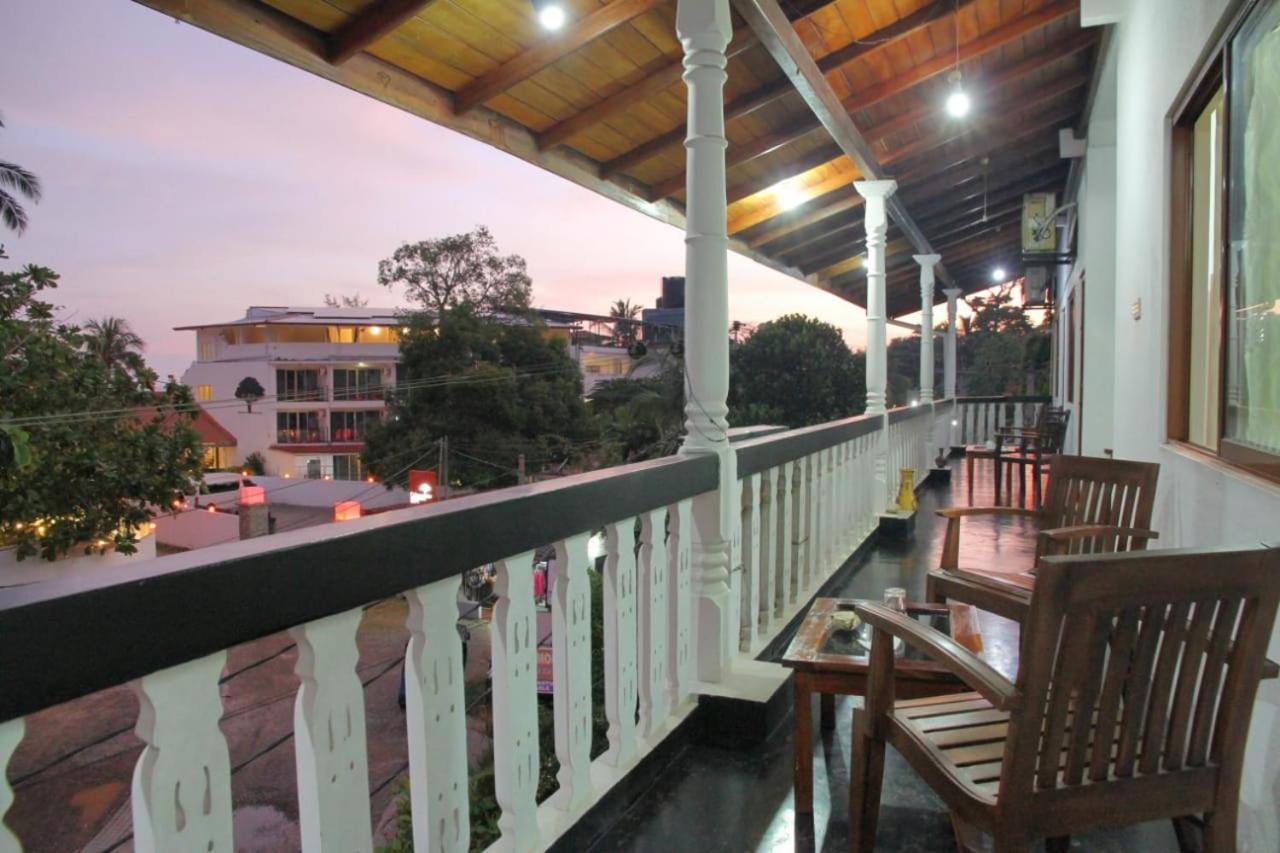 Sunny Mood Guest House Unawatuna Exteriör bild