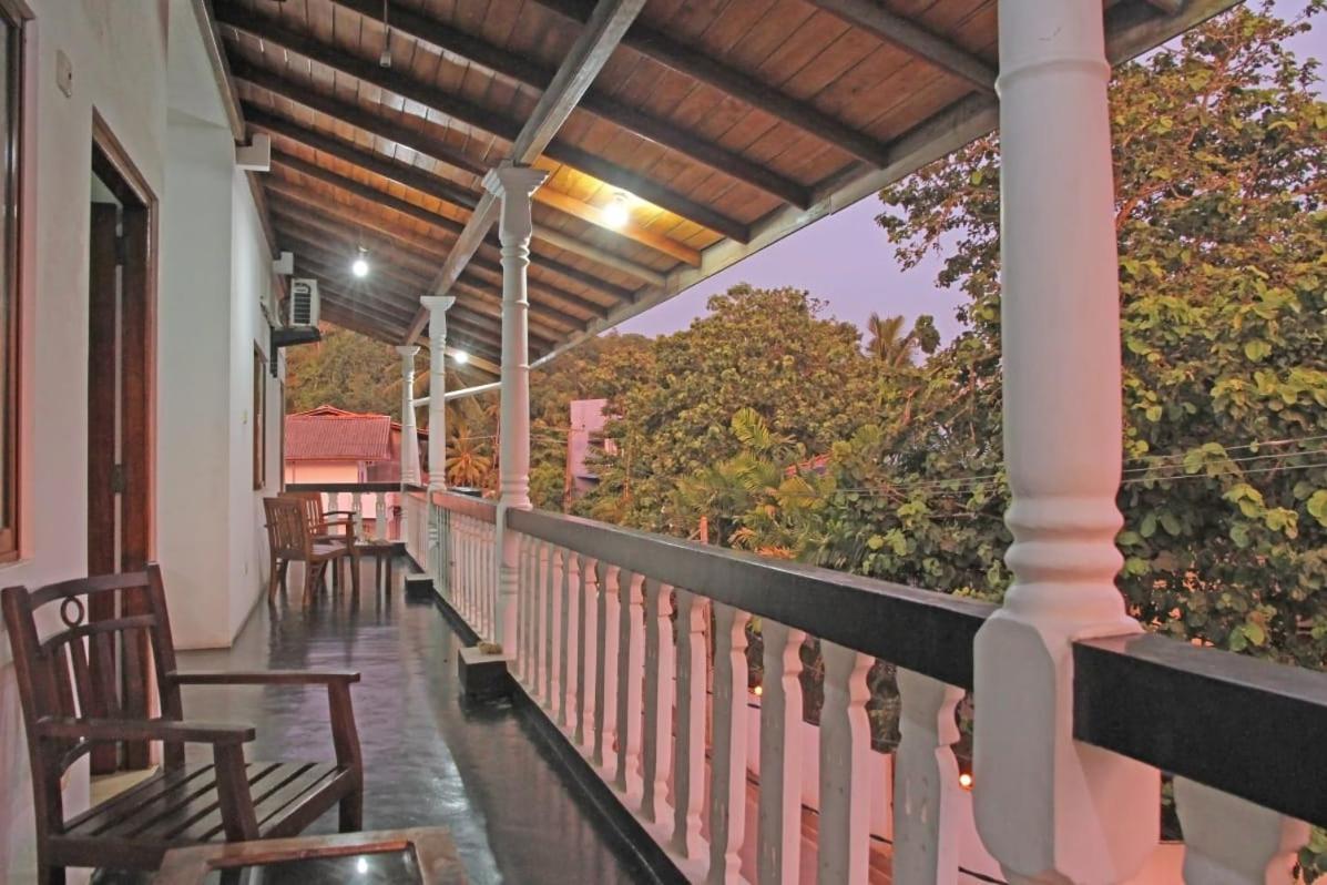 Sunny Mood Guest House Unawatuna Exteriör bild