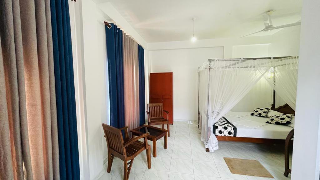Sunny Mood Guest House Unawatuna Exteriör bild
