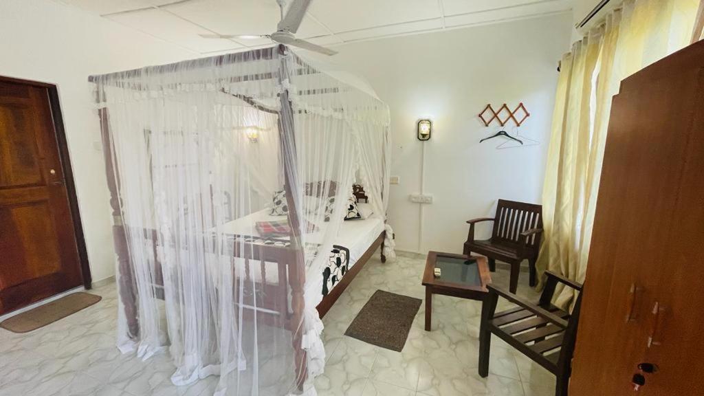 Sunny Mood Guest House Unawatuna Exteriör bild