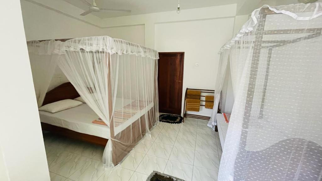 Sunny Mood Guest House Unawatuna Exteriör bild