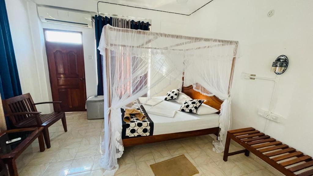 Sunny Mood Guest House Unawatuna Exteriör bild